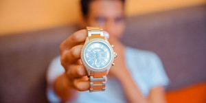 Beitragsbild des Blogbeitrags Armbanduhren: Zeitlos, elegant, wirtschaftlich bedeutsam