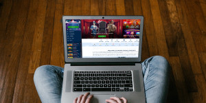 Beitragsbild des Blogbeitrags Welche Vorteile hat das Spielen in neuen Online Casinos gegenüber den alten?
