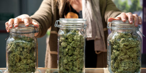 Beitragsbild des Blogbeitrags CBD und Gesundheit: Wie kann Cannabidiol das Wohlbefinden verbessern?