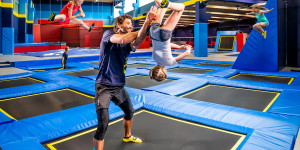 Beitragsbild des Blogbeitrags 10 tolle Indoor-Aktivitäten für Kinder in Innsbruck 2024