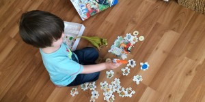 Beitragsbild des Blogbeitrags Spiele für Kindergartenkinder – Das spielt mein Sohn gerne alleine