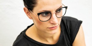 Beitragsbild des Blogbeitrags neubau eyewear meets business entrepreneur & all round creative Jennifer Bitsche of Hingucker & Faceprint 