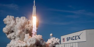 Beitragsbild des Blogbeitrags Elon Musk zeigt Falcon Heavy-Kurzfilm von den Westworld-Creators 