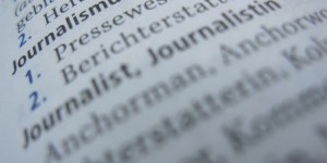 Beitragsbild des Blogbeitrags Fake-News killen den Journalismus – nicht Content Marketing