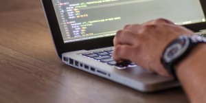 Beitragsbild des Blogbeitrags Google Tag Manager in WordPress installieren