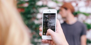Beitragsbild des Blogbeitrags Content Marketing via Influencer Marketing