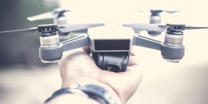 Beitragsbild des Blogbeitrags DJI Spark – Mini Drohne mit Gesten Steuerung unter 500€