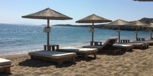 Beitragsbild des Blogbeitrags The beaches of Paros (and Antiparos)