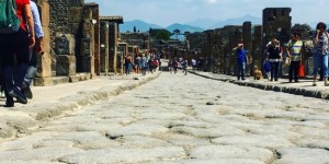 Beitragsbild des Blogbeitrags Strolling through Pompeii