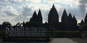 Beitragsbild des Blogbeitrags Prambanan temple tour and a visit to the ballet