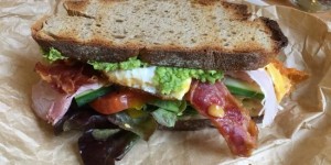 Beitragsbild des Blogbeitrags Breakfast at Zimmerservice