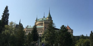 Beitragsbild des Blogbeitrags Stopping for a tour of Bojnice Castle 