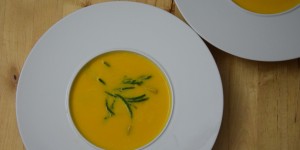 Beitragsbild des Blogbeitrags Geräucherte Kürbissuppe mit Wels /Wels mit Queller