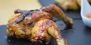 Beitragsbild des Blogbeitrags Stubenküken mit Chilisauce und Kaffirlimettensalz 