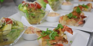 Beitragsbild des Blogbeitrags Garnelenhuhn mit Cocktailsauce im Salat 