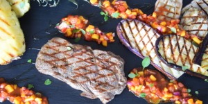 Beitragsbild des Blogbeitrags Angus und Melanzani mit Tomaten-Salsa