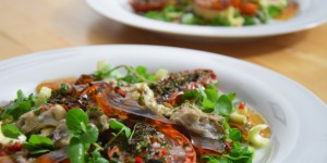 Beitragsbild des Blogbeitrags Salat mit Austern, Dashigelee und gerösteten Tomaten 