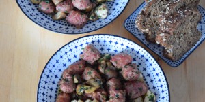 Beitragsbild des Blogbeitrags Bratwürste und Champignons