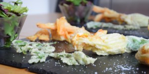 Beitragsbild des Blogbeitrags Ziegenkäse-Zucchiniblüten 
