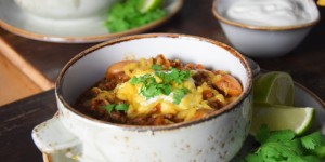 Beitragsbild des Blogbeitrags Chili con Carne „Lagerfeuerromantik“