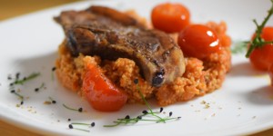 Beitragsbild des Blogbeitrags Lammkotelett mit Sumach und Tomaten-Couscous 