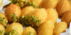 Beitragsbild des Blogbeitrags Safran-Orangen-Honig-Madeleines