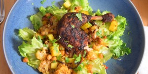 Beitragsbild des Blogbeitrags Blumenkohl Kichererbsen Mango mit Grillhuhn