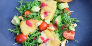 Beitragsbild des Blogbeitrags Gebackener Käse mit Rucola-Himbeersalat 