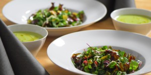 Beitragsbild des Blogbeitrags Kalte Erbsensuppe, Mangoldsalat 