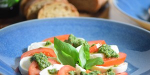 Beitragsbild des Blogbeitrags Tomaten, Mozzarella, Pesto