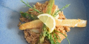 Beitragsbild des Blogbeitrags Buchweizen mit grünem und weißem Spargel