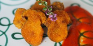 Beitragsbild des Blogbeitrags Gebackene Steinpilze mit gegrilltem Paprika und Tomaten 