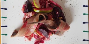 Beitragsbild des Blogbeitrags Matjes-Roterübensalat 