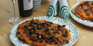 Beitragsbild des Blogbeitrags Rotkäppchen-Pizza / Schinken-Artischocken-Pizza 