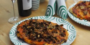 Beitragsbild des Blogbeitrags Rotkäppchen-Pizza / Schinken-Artischocken-Pizza
