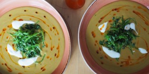 Beitragsbild des Blogbeitrags Rote-Linsen-Suppe mit Chiliöl 