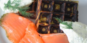Beitragsbild des Blogbeitrags Kartoffelwaffeln mit geräuchertem Lachs