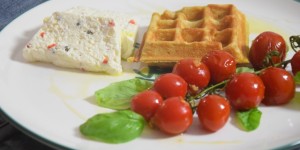 Beitragsbild des Blogbeitrags Hadn-Waffeln mit Chili-Pfeffer-Topfenterrine