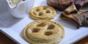 Beitragsbild des Blogbeitrags Gulliverknöpfe, Riesenausternpilze, Pilzsauce, Tomahawk-Koteletts