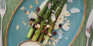 Beitragsbild des Blogbeitrags Gebratener Spargel im Joghurtdressing