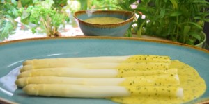 Beitragsbild des Blogbeitrags Spargel mit Sauce béarnaise
