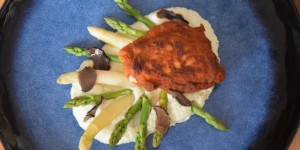 Beitragsbild des Blogbeitrags Hühnerschnitzel mit  Spargel und Karfiolpüree 