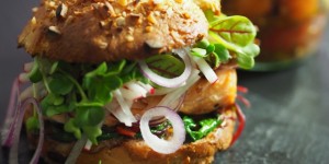 Beitragsbild des Blogbeitrags Lachs-Haselnuss-Burger 