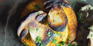 Beitragsbild des Blogbeitrags Allerheiligen/Allerseelen: Kastanien-Pilz-Ragout mit Polenta