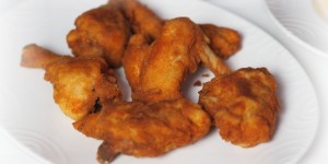 Beitragsbild des Blogbeitrags Wiener Backhendl mit Erdäpfel-Vogerlsalat
