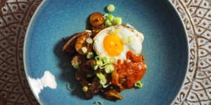 Beitragsbild des Blogbeitrags Faschierte Laibchen mit Reis, Pilze und Ketchup 