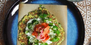 Beitragsbild des Blogbeitrags Tsatstiki-Lachs-Palatschinken mit eingemachten Zwiebeln 