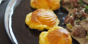 Beitragsbild des Blogbeitrags Frühlingsmenü mit Pfifferlingen, Prinzessinnen-Soufflé, Rhabarber