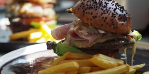 Beitragsbild des Blogbeitrags Burger SSK Bijzonder/ Mandel-Honig-Zitronenkuchen