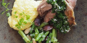 Beitragsbild des Blogbeitrags Ostermenü mit Lammkeule im Salzmantel